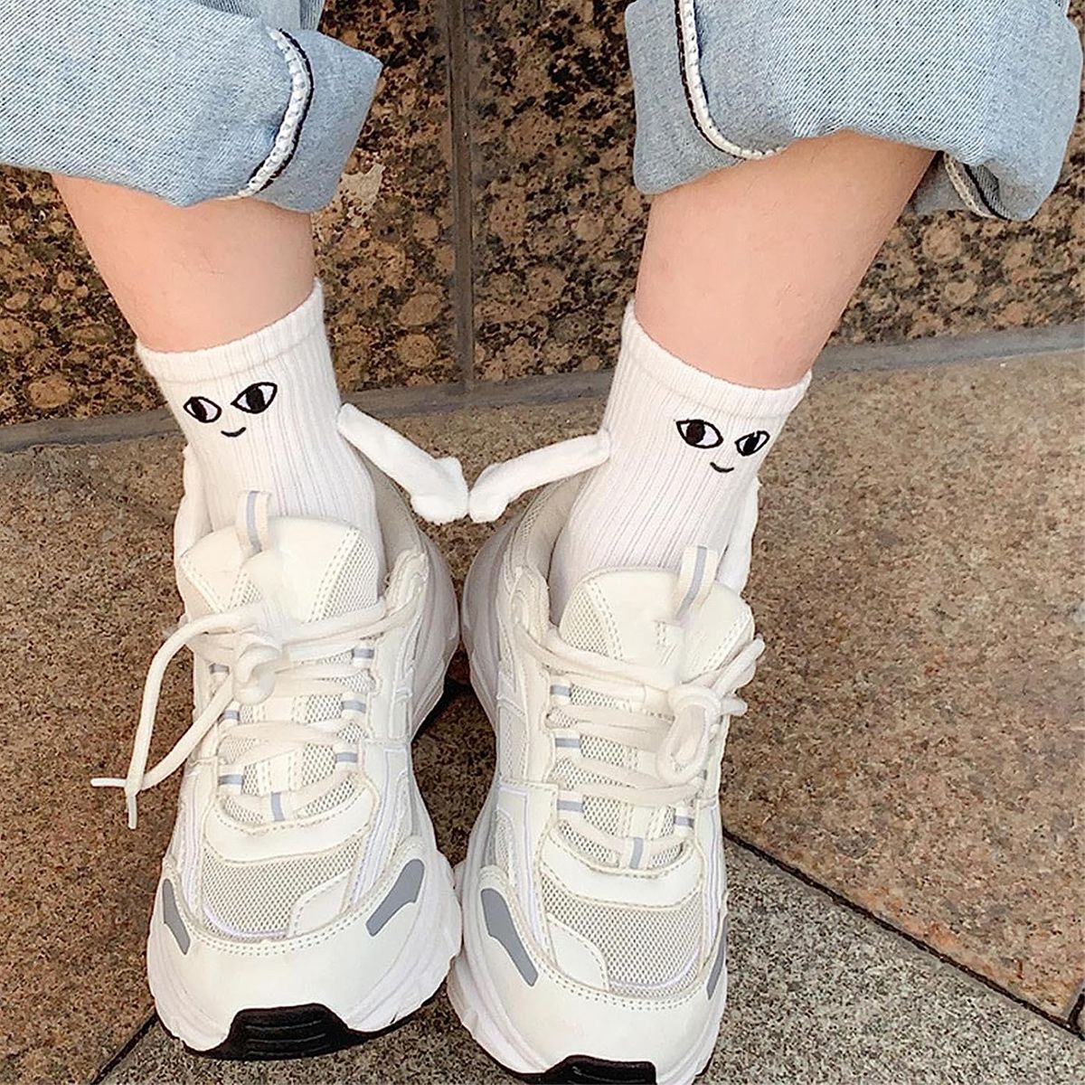 White and Black Magnetic Couple Socks 2 Pairs, Cute Hand-Holding Design with Magnets, Soft Breathable Cotton for Fun Gifts and Party Favors