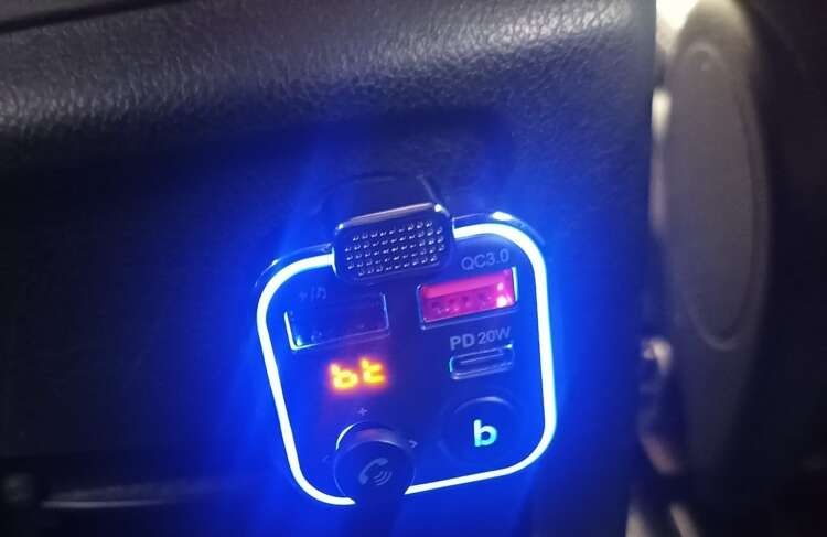 Bluetooth FM Transmitter & Charger 20w - For the car - Car charger, Aluminum + Plastic material, wireless audio upgrade