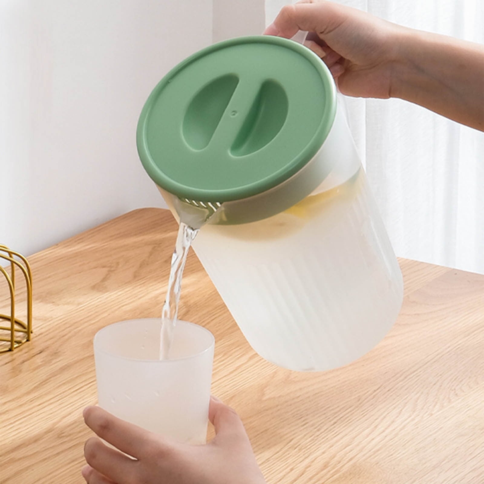 Water Pitcher with Lid, 2 L Plastic Pitcher for Tea & Juice Water, Hot/Cold Water Jug, Tea Pitcher, Juice Pitcher, 13.5 x 7.2 x 4.7 Inch Z-4-B