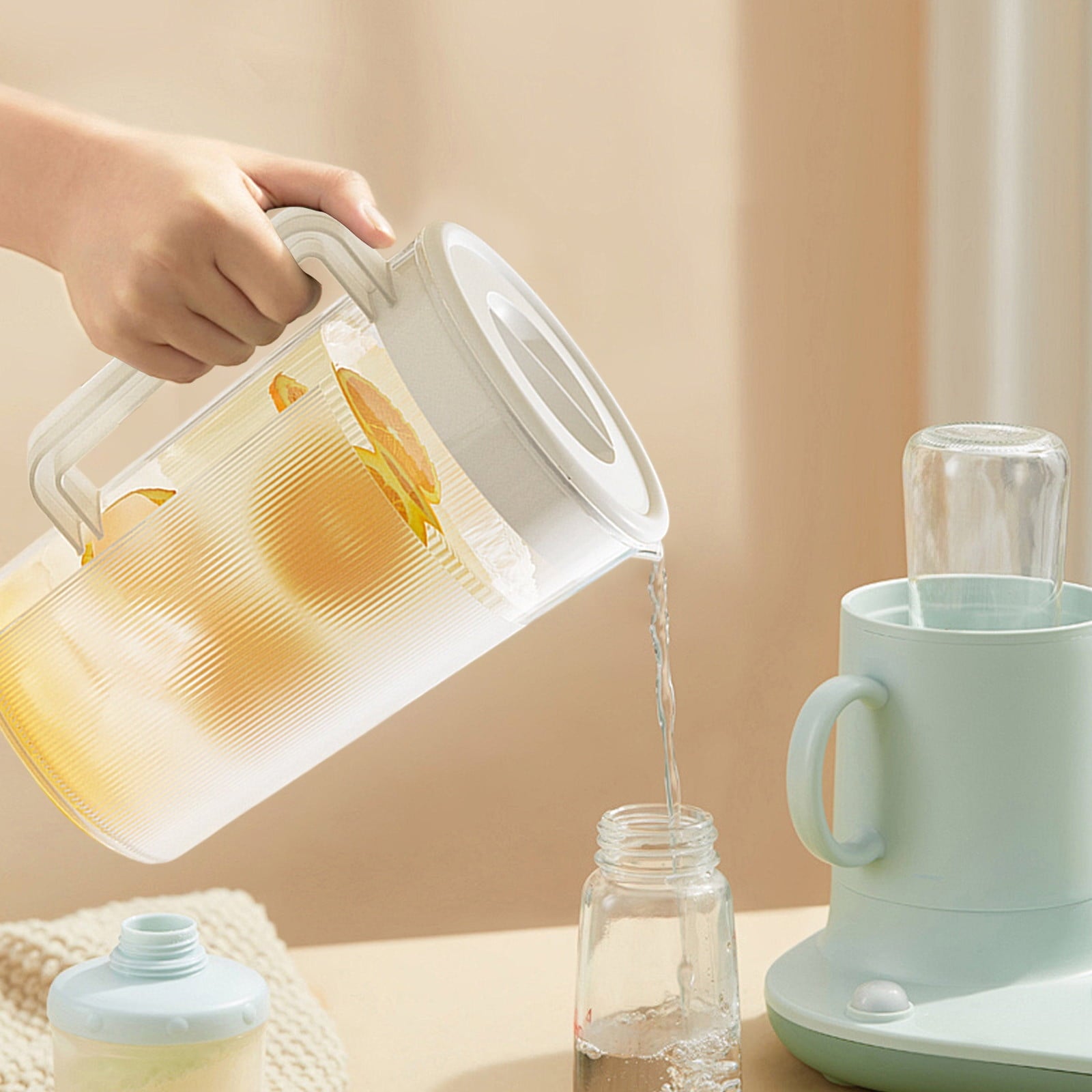 Water Pitcher with Lid, 2 L Plastic Pitcher for Tea & Juice Water, Hot/Cold Water Jug, Tea Pitcher, Juice Pitcher, 13.5 x 7.2 x 4.7 Inch Z-7-White