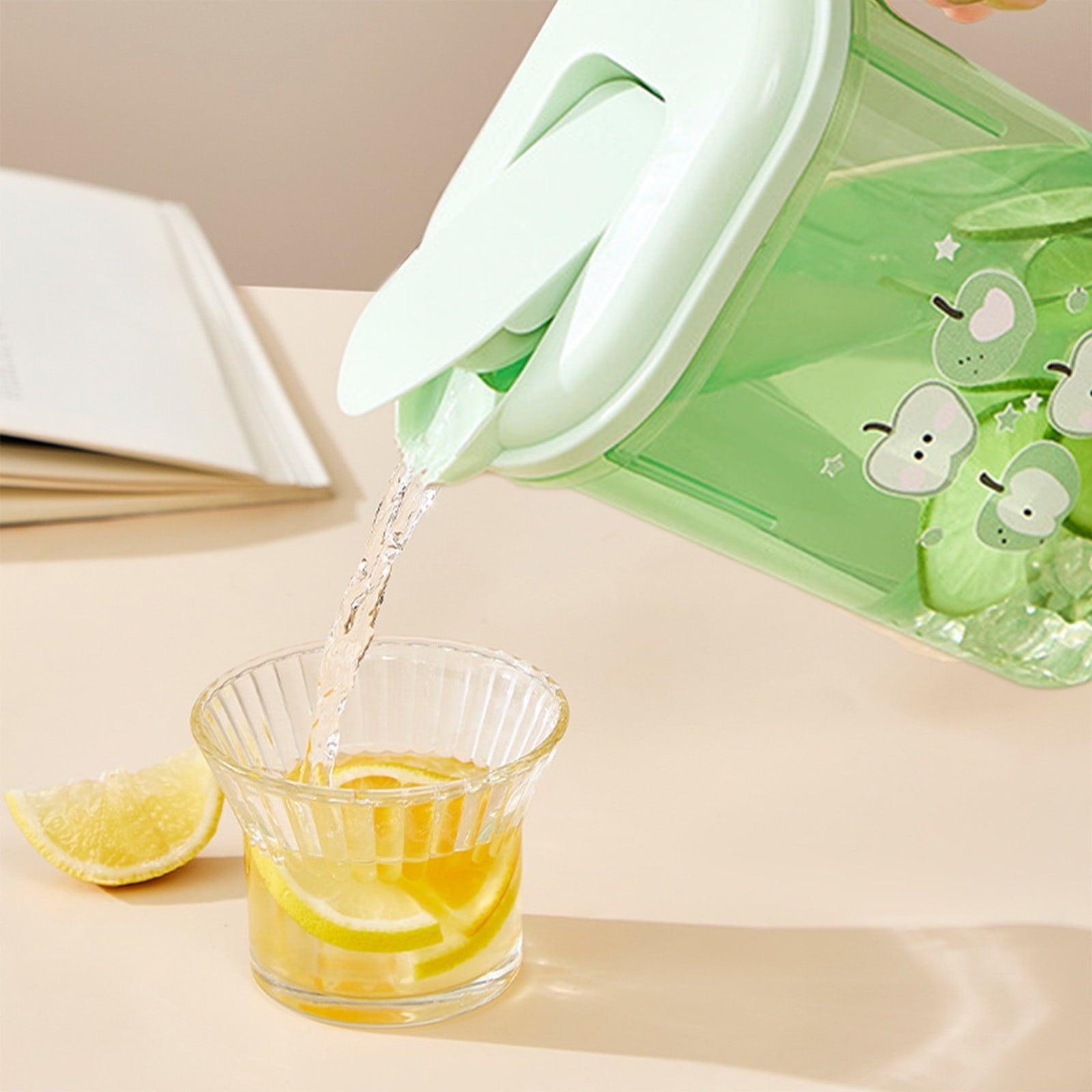 Water Pitcher with Lid, 2 L Plastic Pitcher for Tea & Juice Water, Hot/Cold Water Jug, Tea Pitcher, Juice Pitcher, 13.5 x 7.2 x 4.7 Inch Z-9-Green
