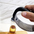 Stainless Steel Garlic Press Rocker, Garlic Mincer With Studs, Heavy Duty Garlic Chopper, Effective Garlic Peeler, Easy to Clean Kitchen Gadget for Minced Garlic, Dishwasher Safe 【1000+ bought since yesterday】A