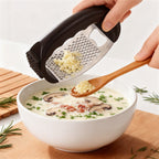 Stainless Steel Garlic Press Rocker, Garlic Mincer With Studs, Heavy Duty Garlic Chopper, Effective Garlic Peeler, Easy to Clean Kitchen Gadget for Minced Garlic, Dishwasher Safe 【Best Seller】D