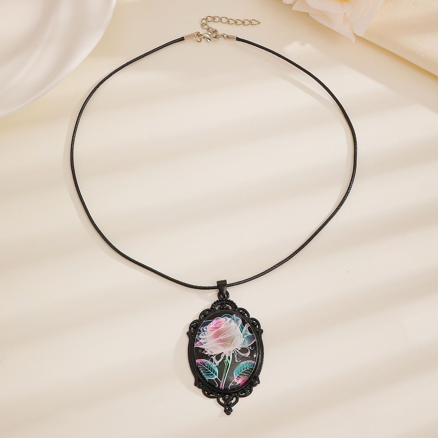Simple Oval Cabochon Glass Alloy Necklace, Matte Black Plating, Cool Daily Ornament Gift For Club & Casual Trip