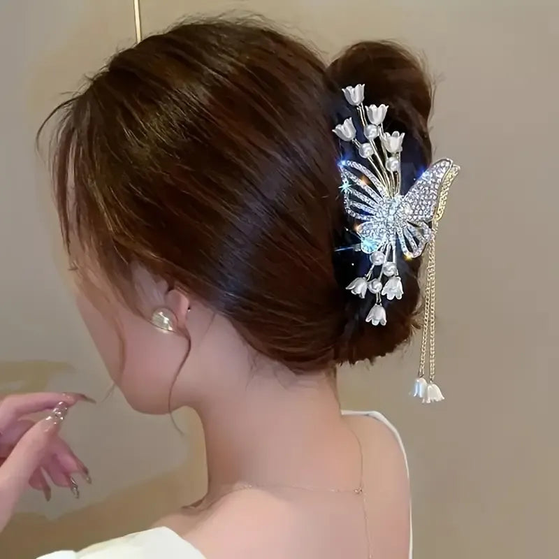 【Alloy Butterfly Tassel Claw Clip】 Fully Rhinestone-Encrusted Lily-of-the-Valley Pearls, Cascading Metal Tassels, Perfect for Updos, Buns & Side Clips, Wedding Party Luxury Socialite Style.