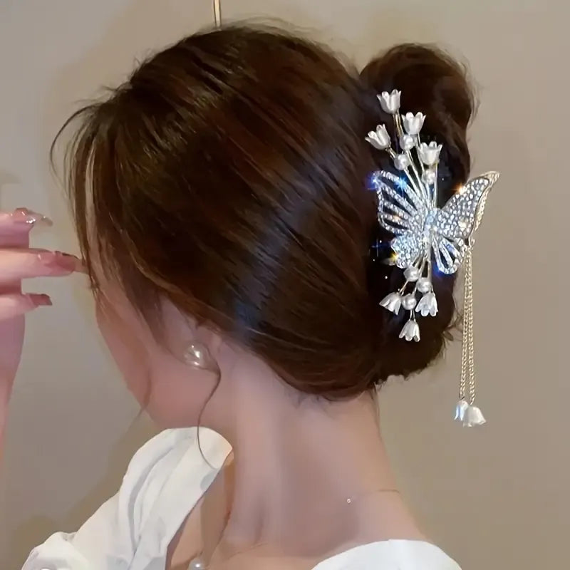 【Alloy Butterfly Tassel Claw Clip】 Fully Rhinestone-Encrusted Lily-of-the-Valley Pearls, Cascading Metal Tassels, Perfect for Updos, Buns & Side Clips, Wedding Party Luxury Socialite Style.