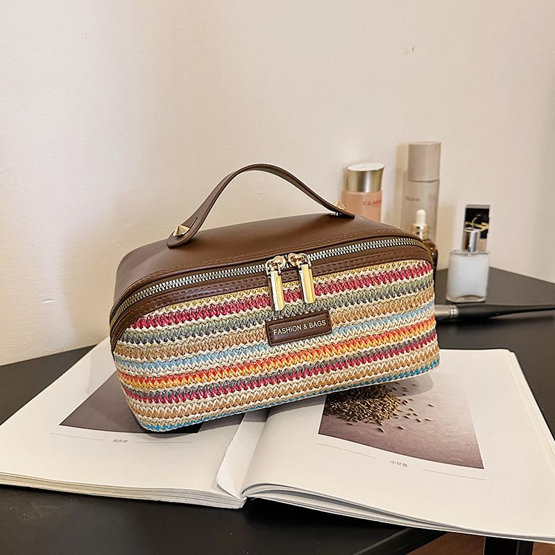 PU Large Capacity, Your Perfect Travel Companion — Stylish & Versatile Three-Dimensional Makeup Bag./Caihongge