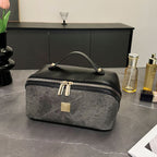 【PU Color-Block Cosmetic Bag】 Leather Handle Metal Zipper, Color-Block Simple Partition, Main Compartment Stores Cosmetics & Toiletries, Lightweight & Versatile for Commuting & Travel./beige
