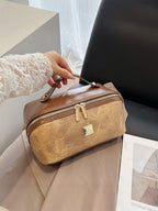 【PU Color-Block Cosmetic Bag】 Leather Handle Metal Zipper, Color-Block Simple Partition, Main Compartment Stores Cosmetics & Toiletries, Lightweight & Versatile for Commuting & Travel./beige