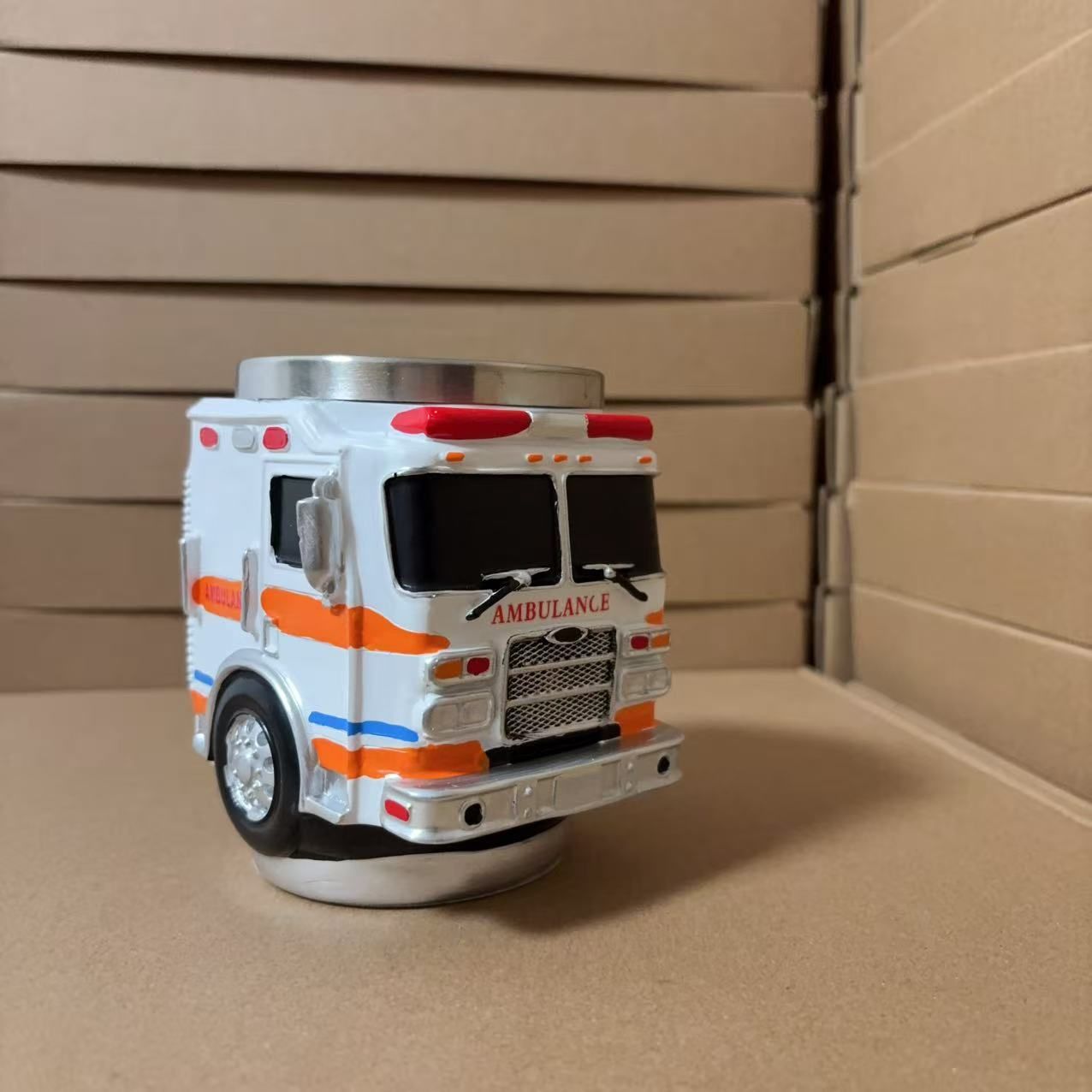 Fire Truck Coffee Cup: Three-dimensional red and black design, double-layer stainless steel for long-lasting temperature retention. Every sip brings a rescue-style ceremony.