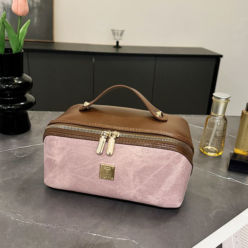 【PU Color-Block Cosmetic Bag】 Leather Handle Metal Zipper, Color-Block Simple Partition, Main Compartment Stores Cosmetics & Toiletries, Lightweight & Versatile for Commuting & Travel./BLACK