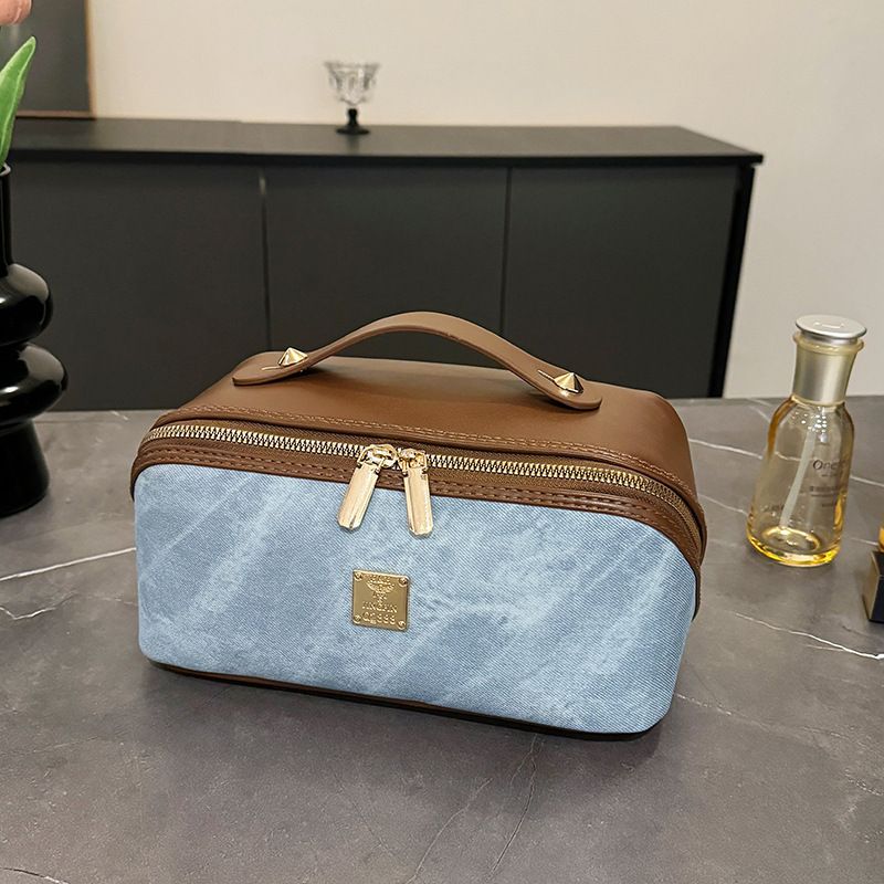 【PU Color-Block Cosmetic Bag】 Leather Handle Metal Zipper, Color-Block Simple Partition, Main Compartment Stores Cosmetics & Toiletries, Lightweight & Versatile for Commuting & Travel./brown