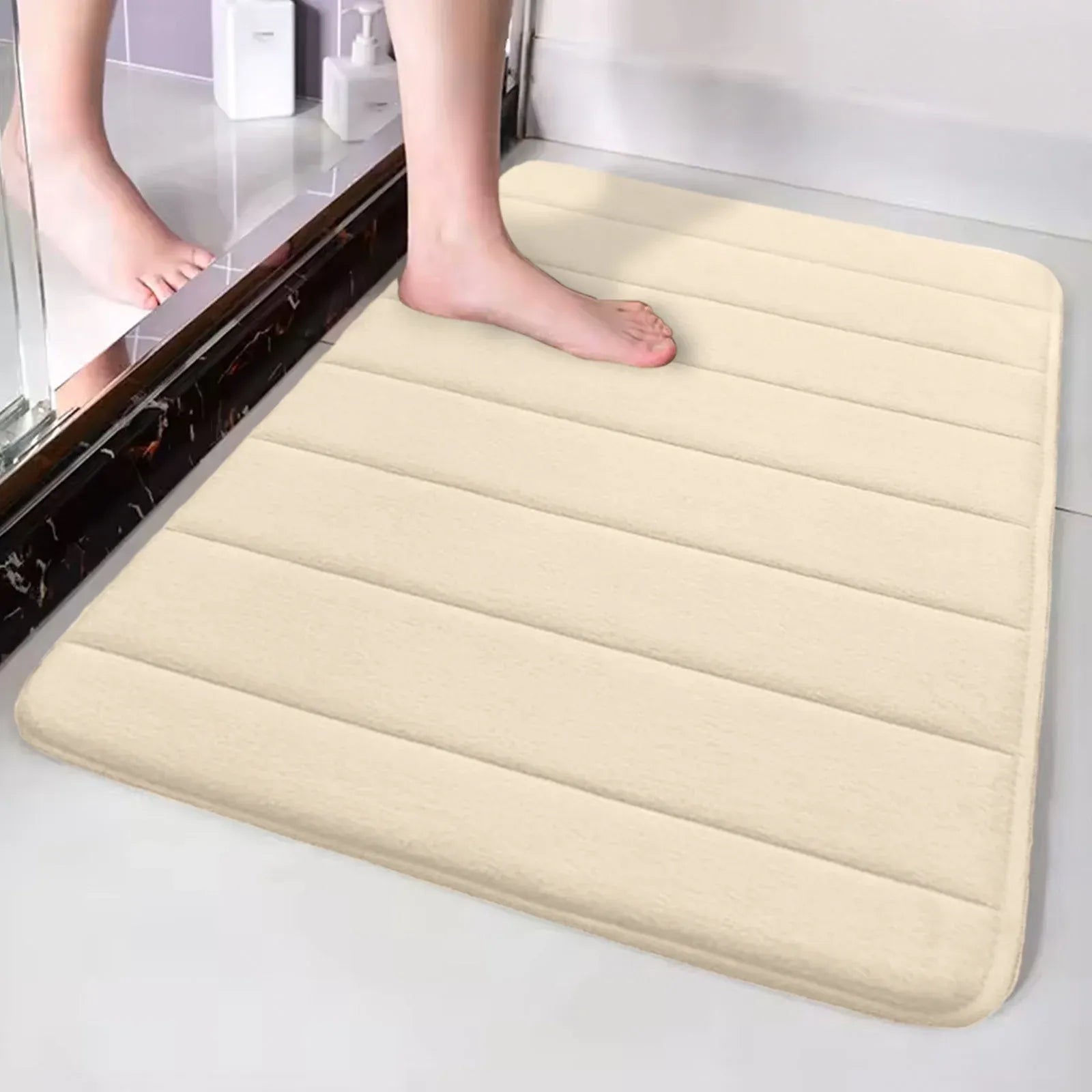White Non Slip Absorbent Bathroom Rug, Extra Soft Machine Washable Bath Mat for Tub and Shower, 24 x 16 in