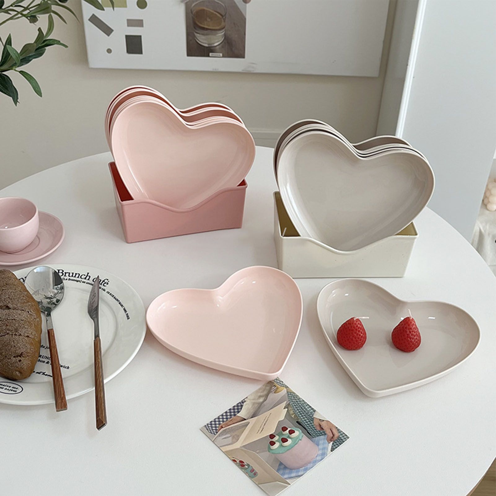 Serving Platter Heart Shape Dinner Plate Plastic Easy to Clean Versatile Kitchen Dinnerware for Party Gathering Wedding 5 Platters with Holder