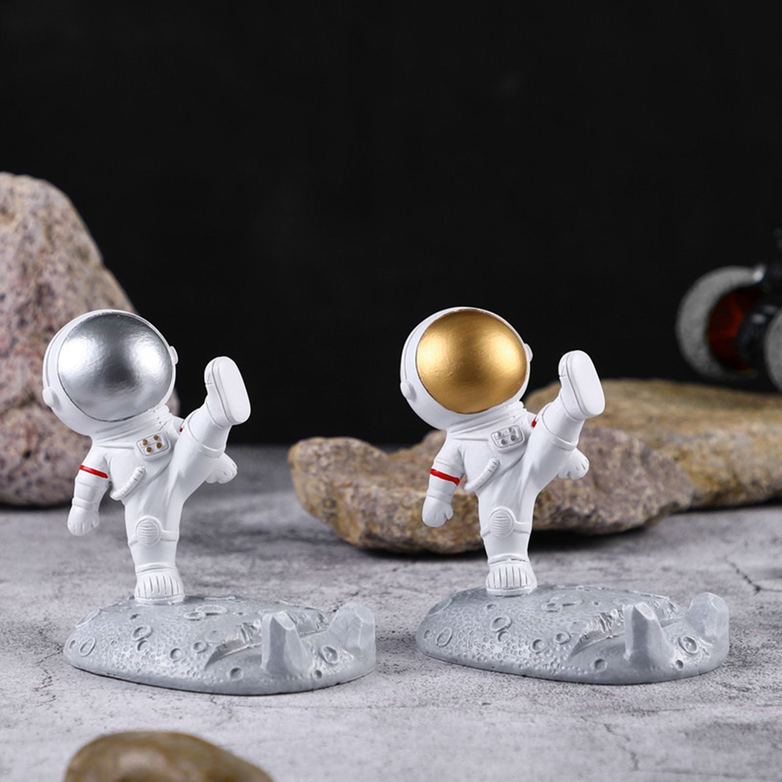Cute Cartoon Cell Phone Stand Synthetic Resin Desktop Astronaut Ornament for Home Office Car Decor Kung Fu Astronaut Cell Phone Bracket (Gold)