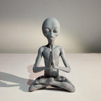 Garden Art Sculpture Meditating Statue Extraterrestrial Figurines for Indoor Outdoor Home Office Garden Lawn Decor