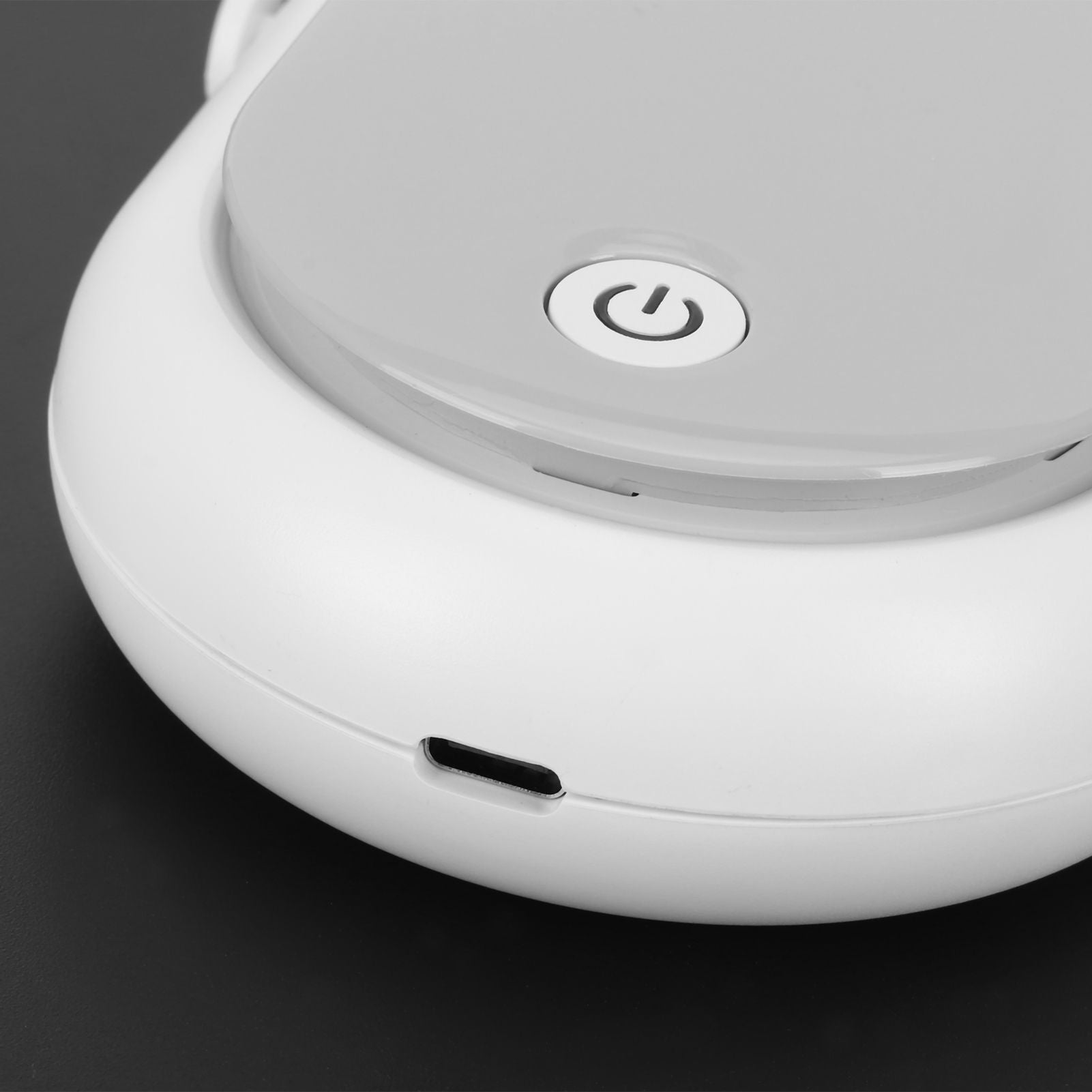 Electric Desktop Fan with 3 Speeds Portable Neck Hanging Aromatherapy Fan USB Charging(White )