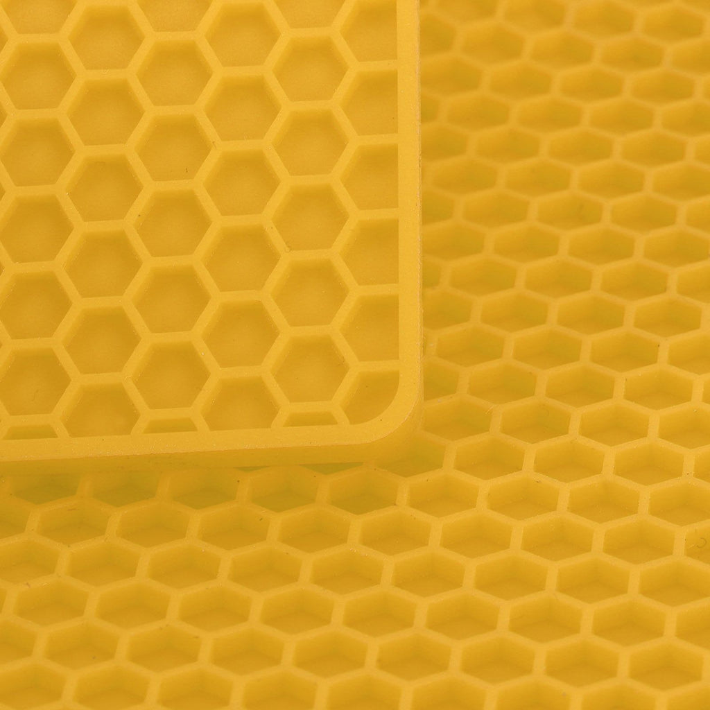 Insulation Pad Food Grade Silicone Pad AntiScalding Thickened Microwave Oven Mat for Kitchen Use(Yellow )