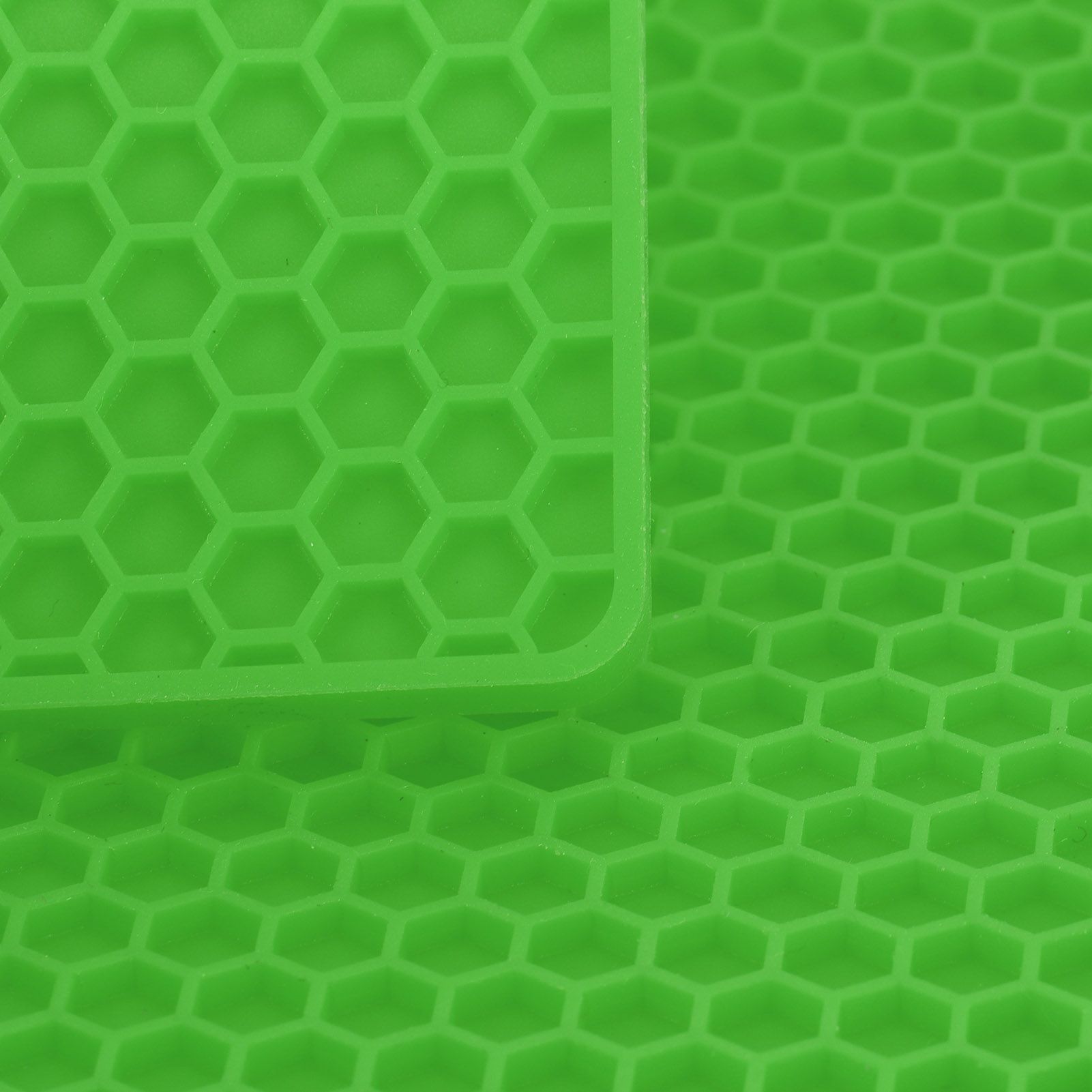 Insulation Pad Food Grade Silicone Pad AntiScalding Thickened Microwave Oven Mat for Kitchen Use(Green )