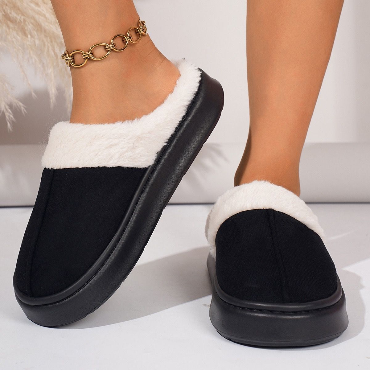 Cozy Faux Suede and Plush Fur Slippers for Women and Men, Thick Anti-Slip Sole for Indoor and Outdoor Wear, Warm House Shoes for Cold Seasons, Simple Lace Trim Style (L(40-41), Beige)