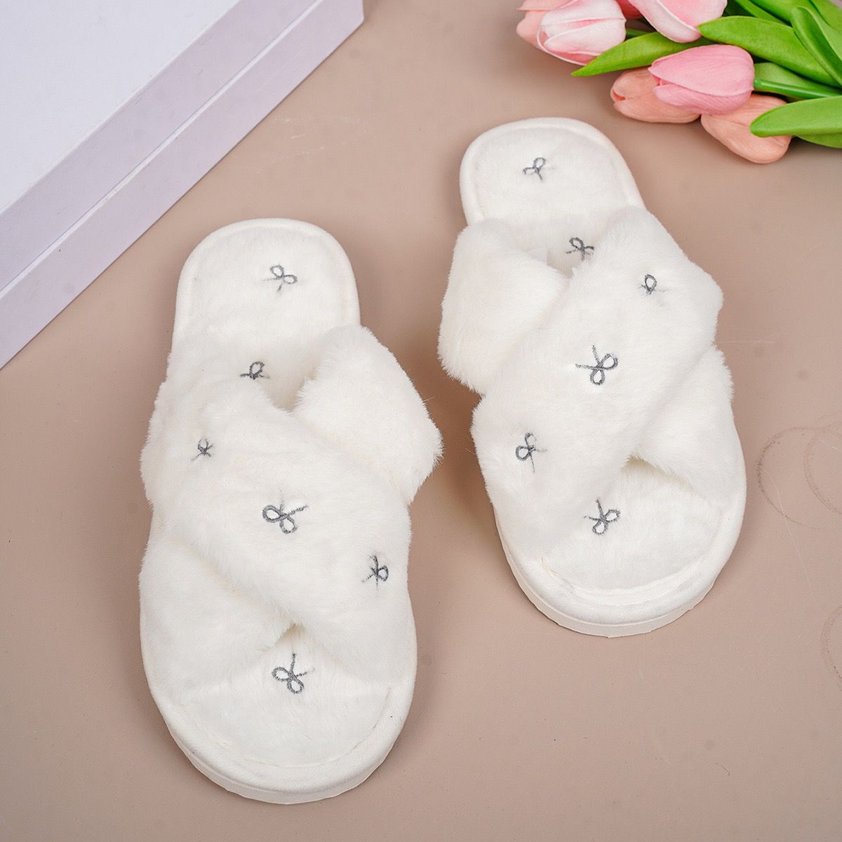 Cozy Cross-Band Plush Slippers with Embroidered Bow, Non-Slip Indoor & Outdoor Wear for Women, Soft Fleece Lining for Warmth and Comfort (M(38-39), Grey)