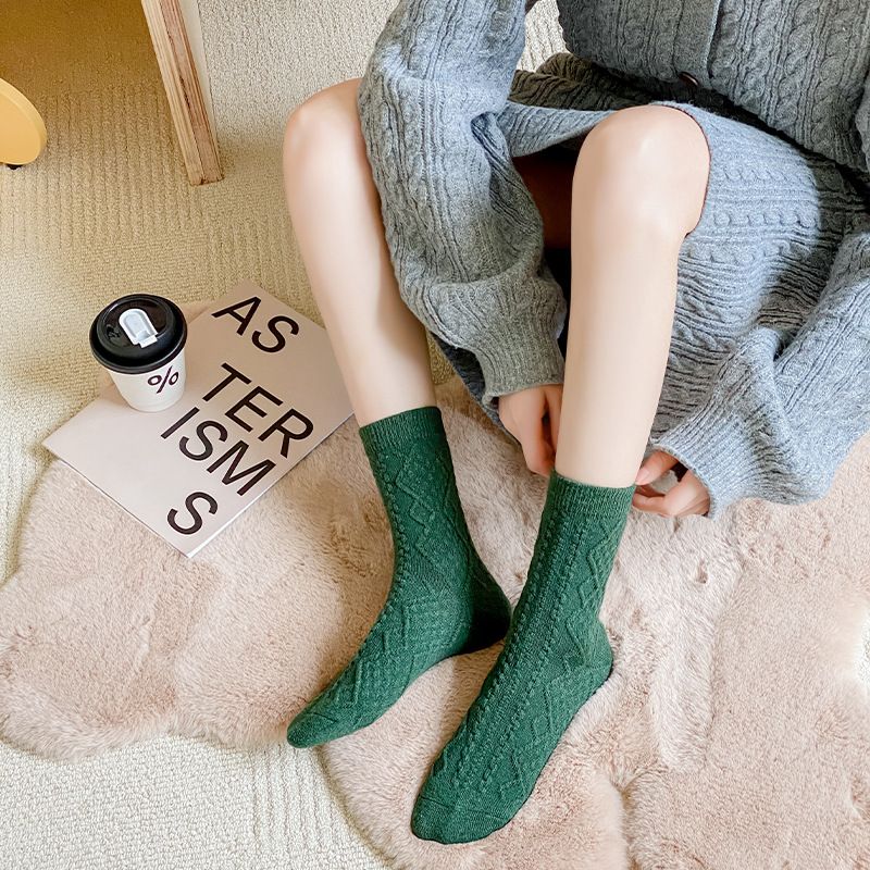 4 Pairs Women’s Wool Blend Socks Mixed Colours Soft Warm Thick Mid Calf Socks for Autumn Winter