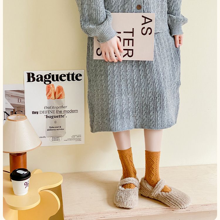 4 Pairs Women’s Wool Blend Socks Mixed Colours Soft Warm Thick Mid Calf Socks for Autumn Winter