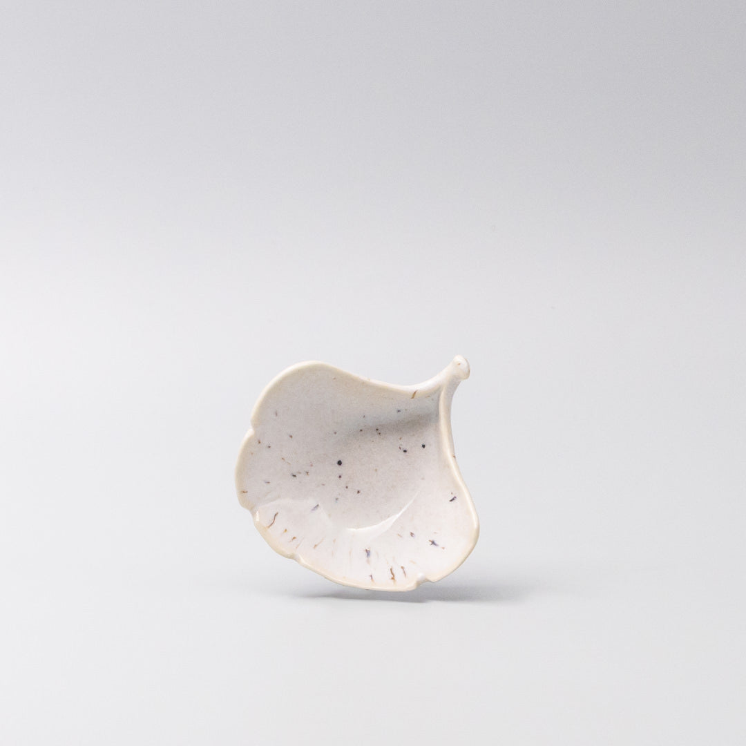 Gingko Leaf Sauce Dish 30ml Ivory Fleck