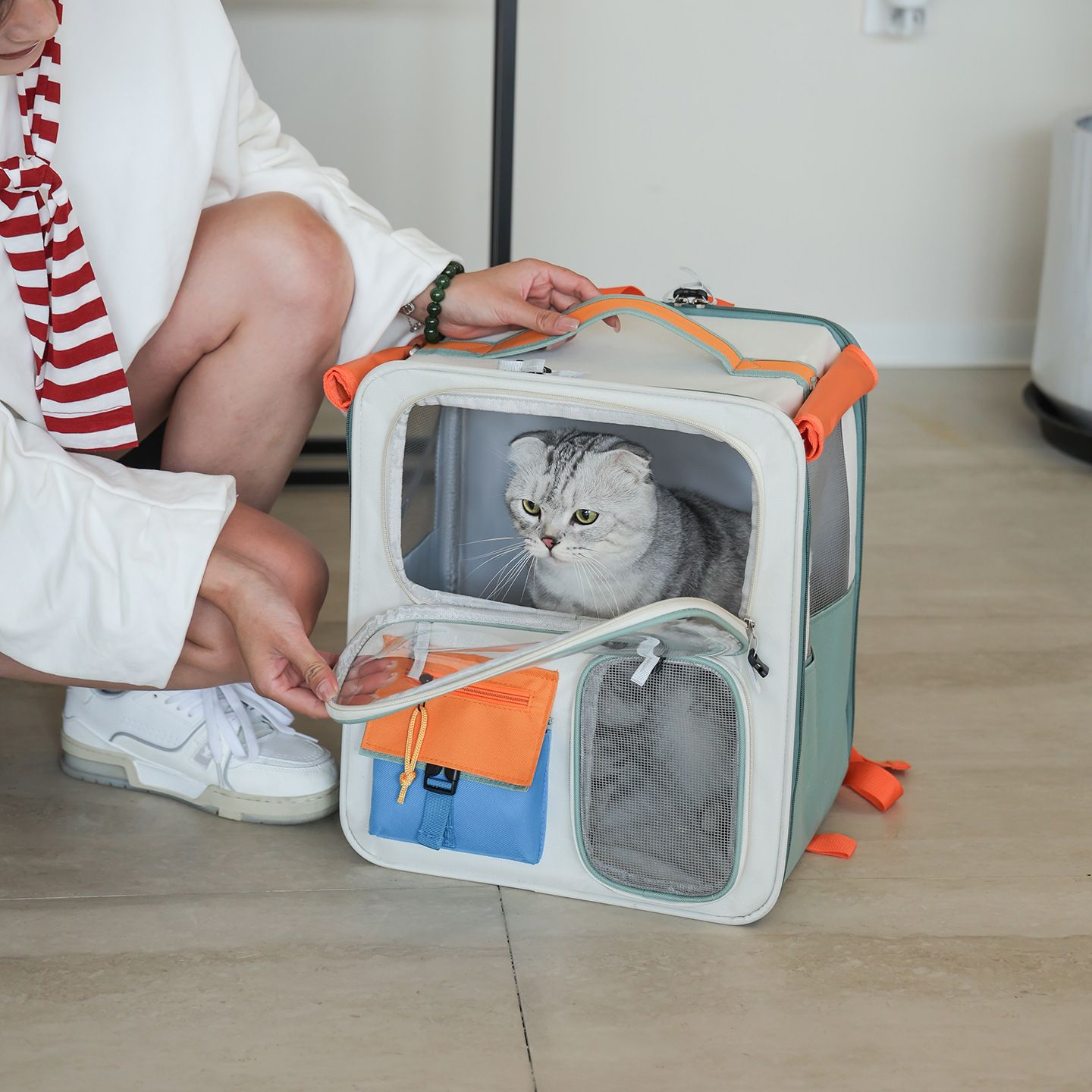 Brown and Grey Large Space Pet Carrier Trolley – Foldable Cat Carrier Backpack with Breathable Side Mesh & View Window, Silent Rolling Wheels, Storage Pocket and Removable Bottom Pad for Dog and Cat, 42 x 36 x 27CM